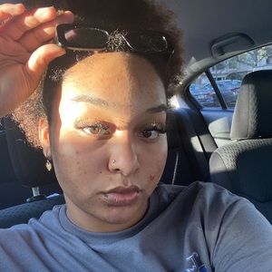 Meet your Posher, Dakota